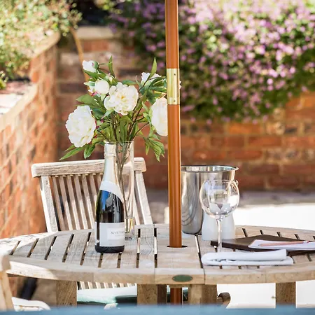 Goldsborough Hall Нерсборо