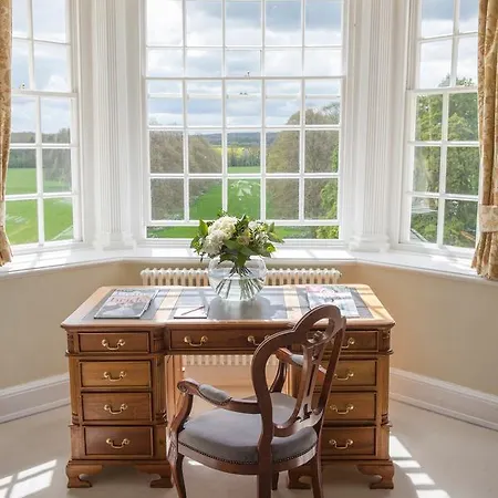 Goldsborough Hall Нерсборо