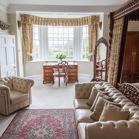 Goldsborough Hall ناريسبورو