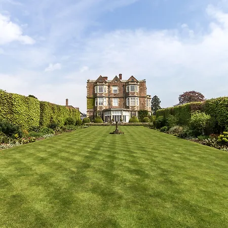 מלון Goldsborough Hall 5*