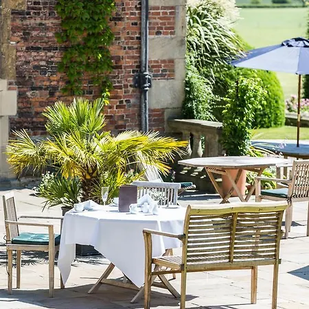 Goldsborough Hall ناريسبورو