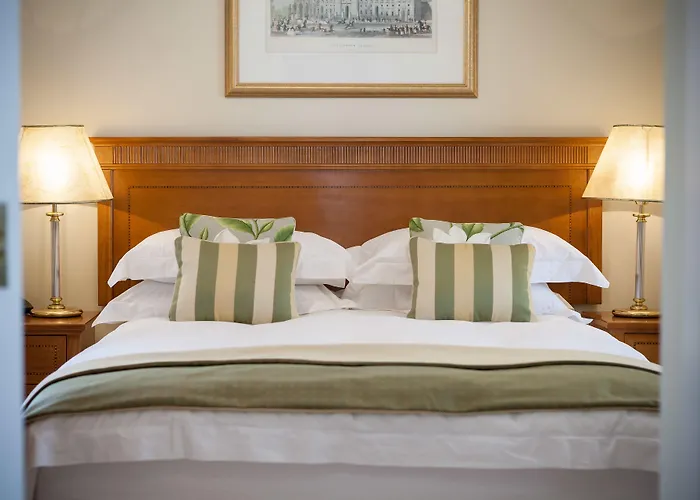 戈尔兹伯勒豪尔酒店 纳尔斯伯勒